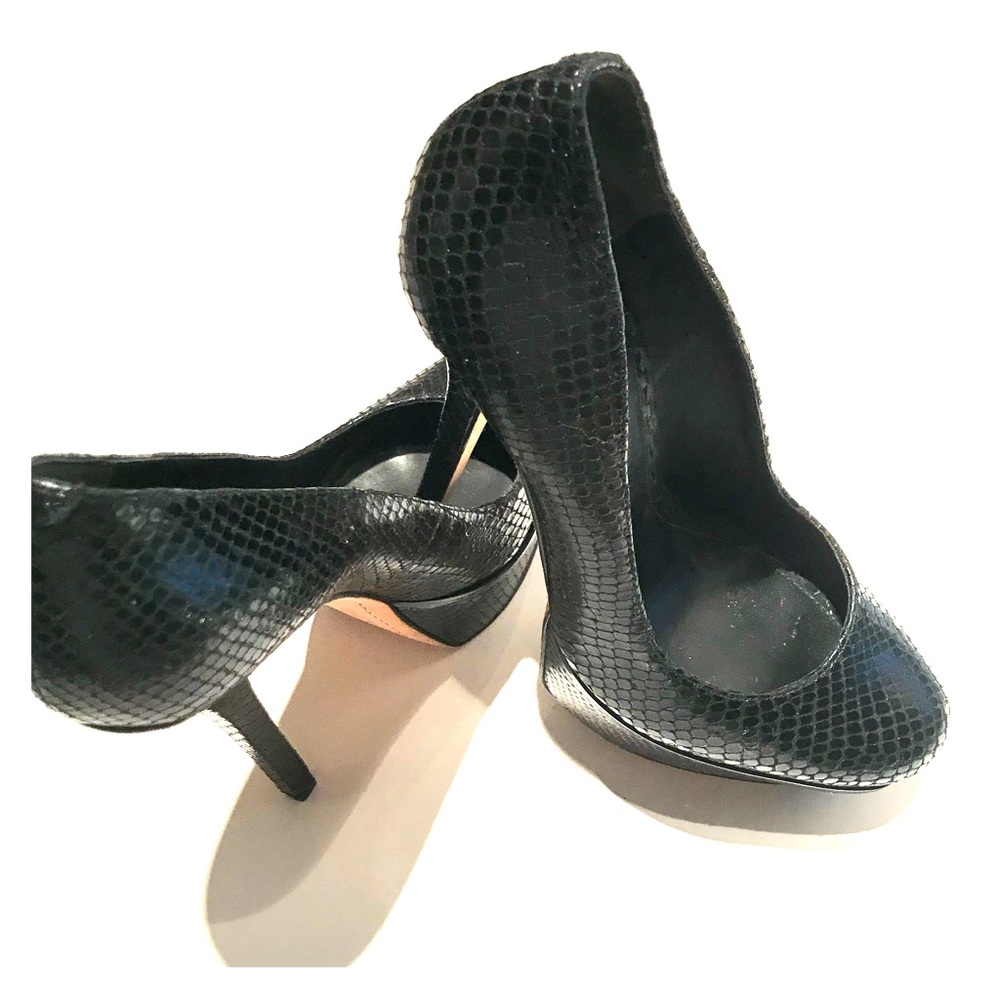 Alice & Olivia snake skin pkatform pump heels